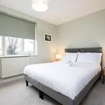 Spacious 3bed With Parking-near Harcourt Luas Stop