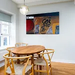 Spacious 3bed With Parking-near Harcourt Luas Stop
