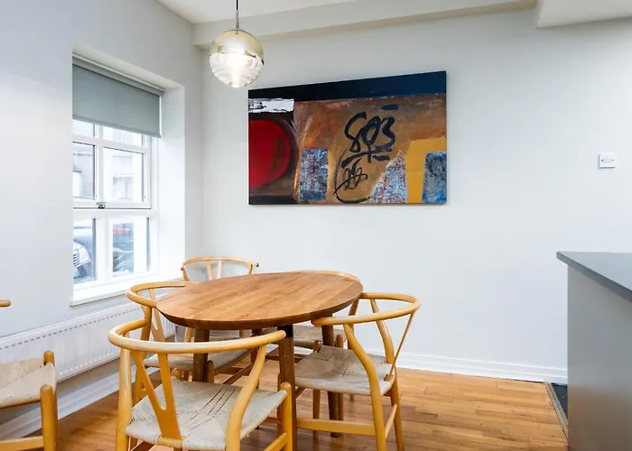 Spacious 3bed With Parking-near Harcourt Luas Stop