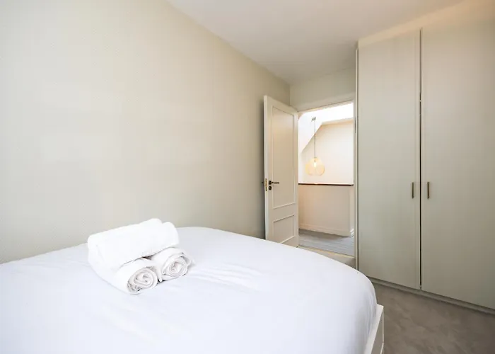 Spacious 3bed With Parking-near Harcourt Luas Stop شقة
