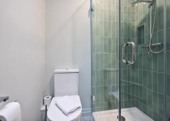 Spacious 3bed With Parking-near Harcourt Luas Stop Dublin