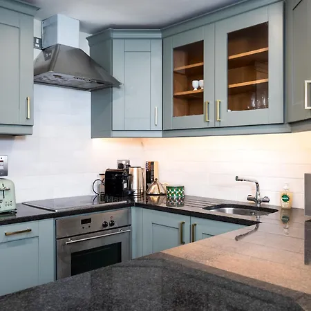 Spacious 3bed With Parking-near Harcourt Luas Stop