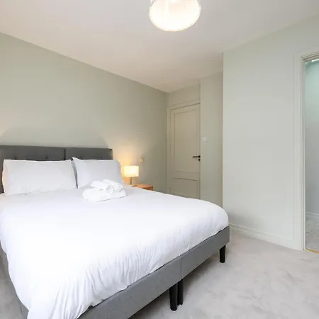 Spacious 3bed With Parking-near Harcourt Luas Stop 都柏林