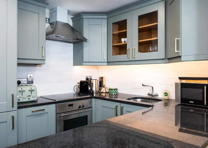 Spacious 3bed With Parking-near Harcourt Luas Stop