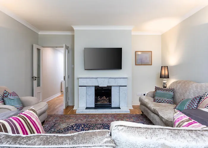 Spacious 3bed With Parking-near Harcourt Luas Stop דירה